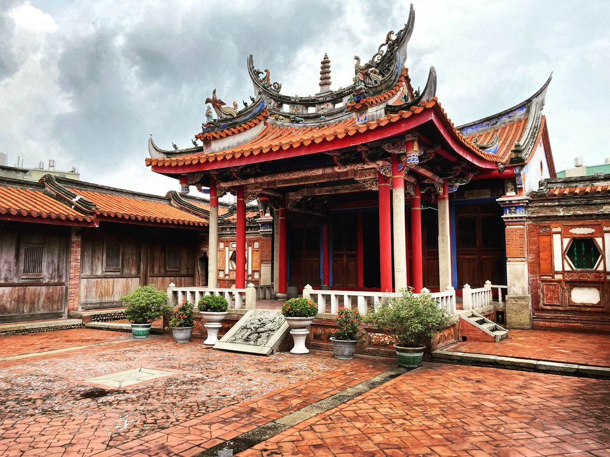 Explore the traditional architecture of Huangxi Academy, an iconic landmark in Taichung, Taiwan.
